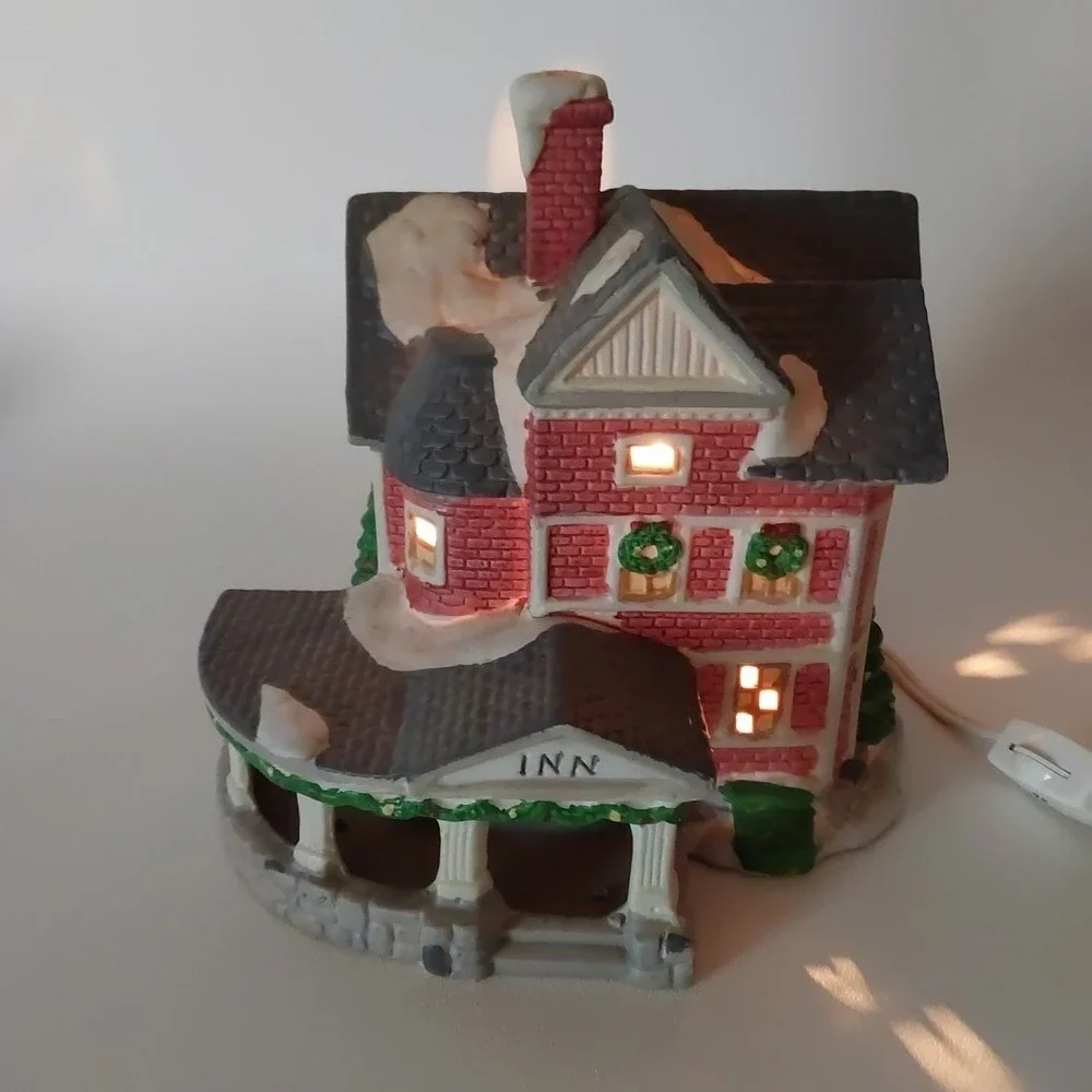 vintage 1995‎ Christmas village Inn